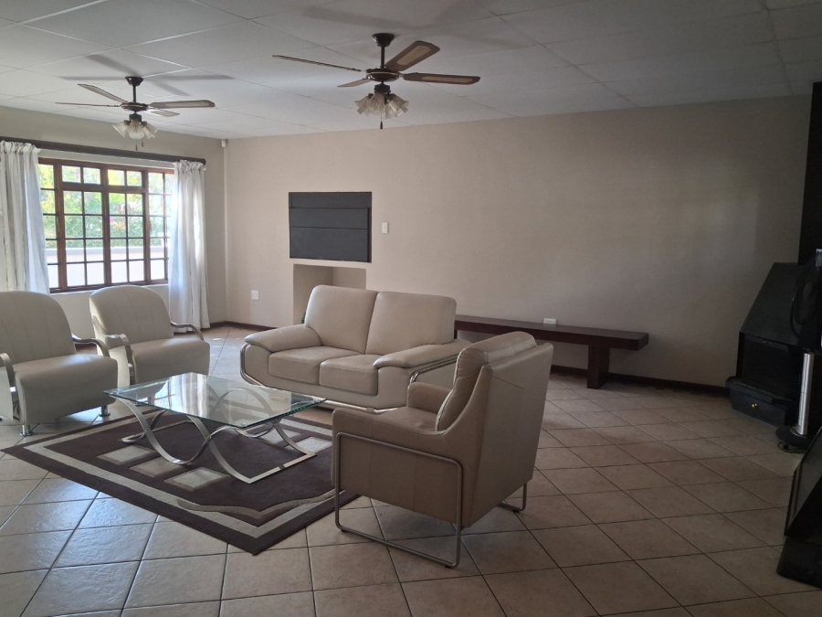 To Let 3 Bedroom Property for Rent in Pentagon Park Free State